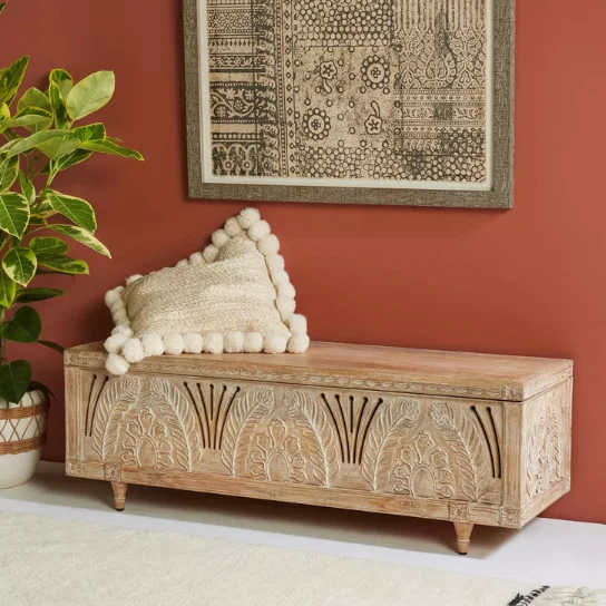 1 handcarved storage trunk